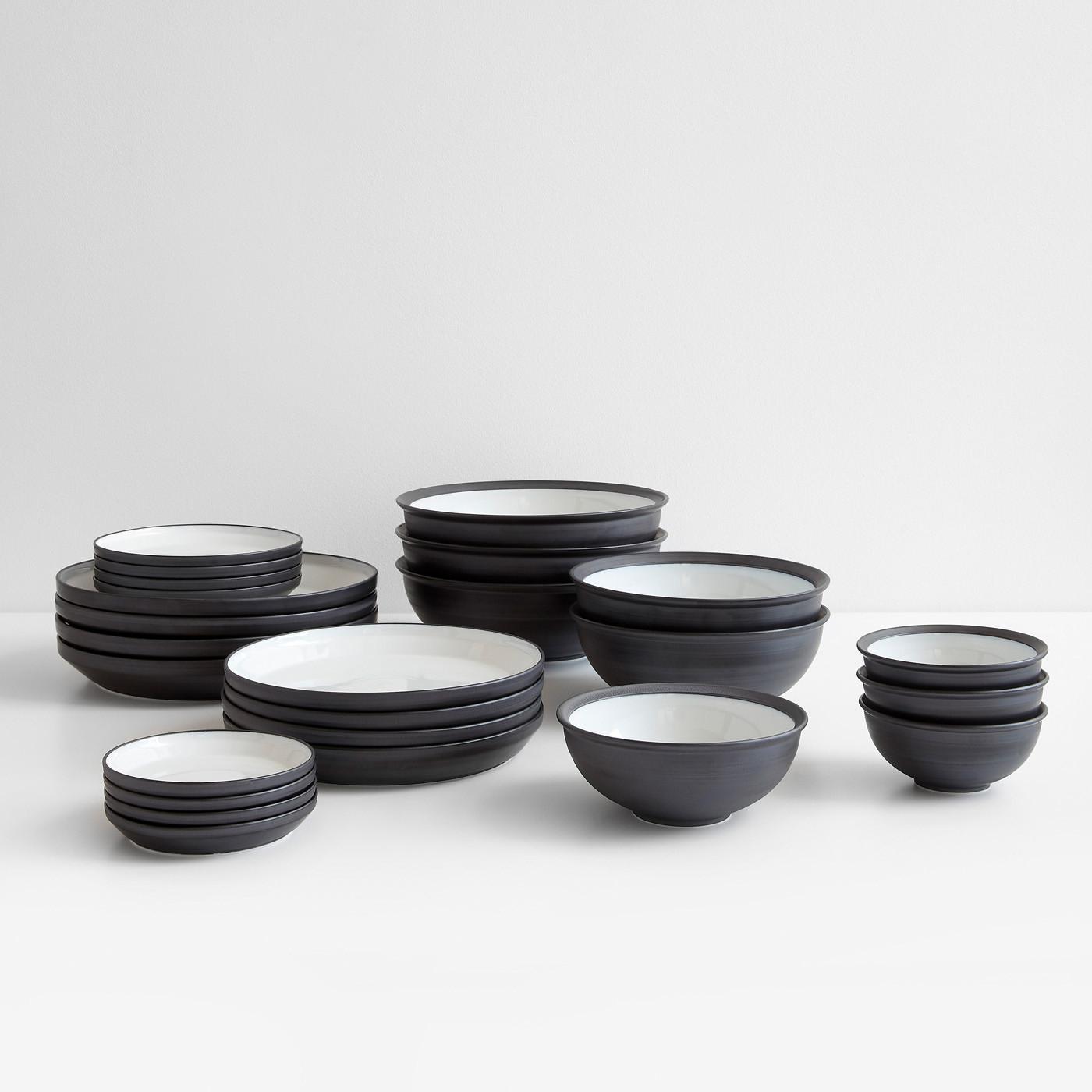 Plate sets sales black and white