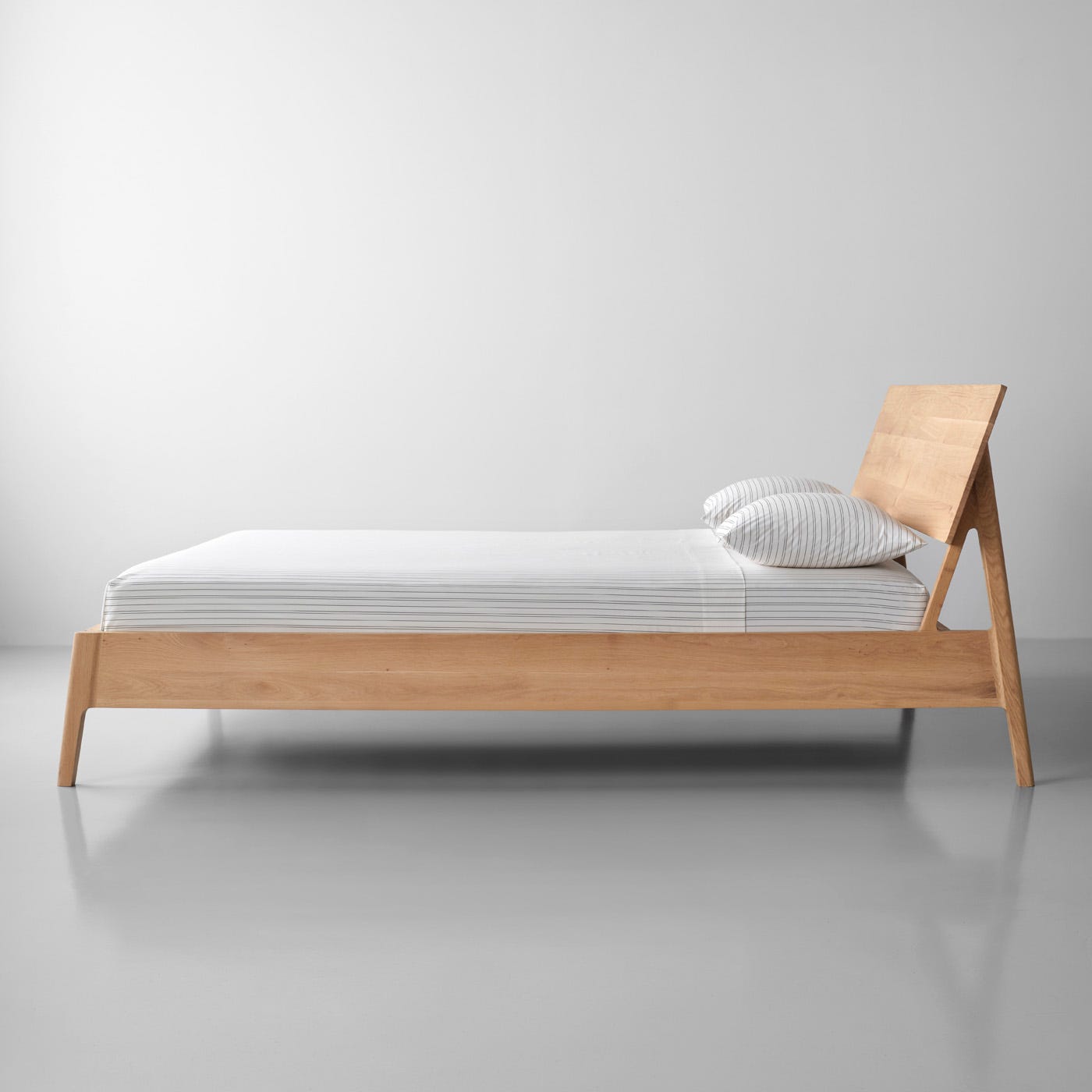 The Air Oak Bed