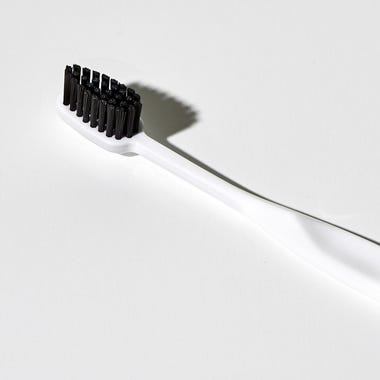 Binchotan_Charcoal_White_Toothbrush