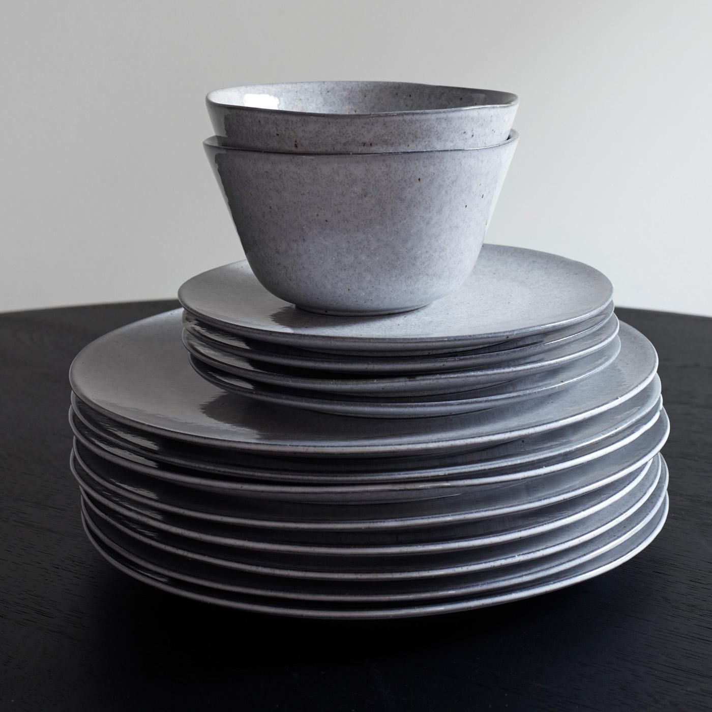 Gray plates 2025