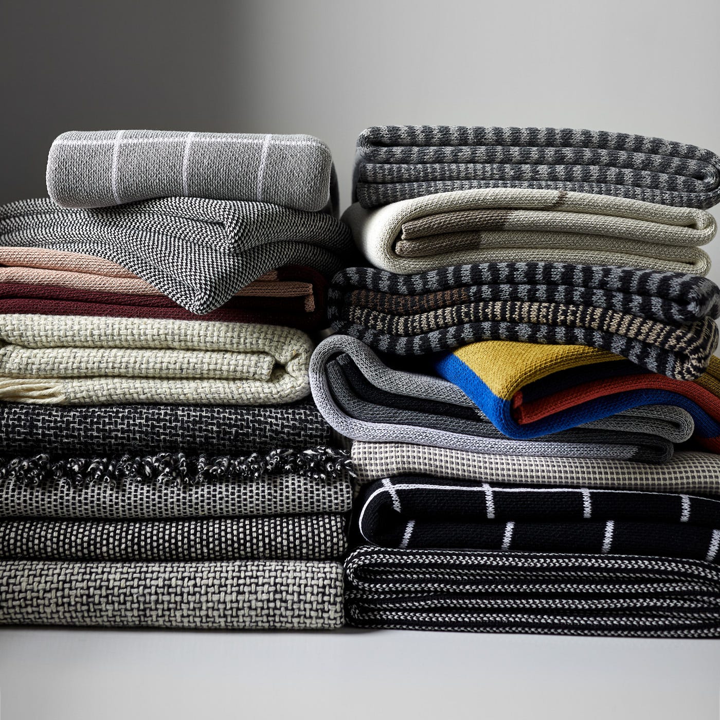 Black and white grid blanket online