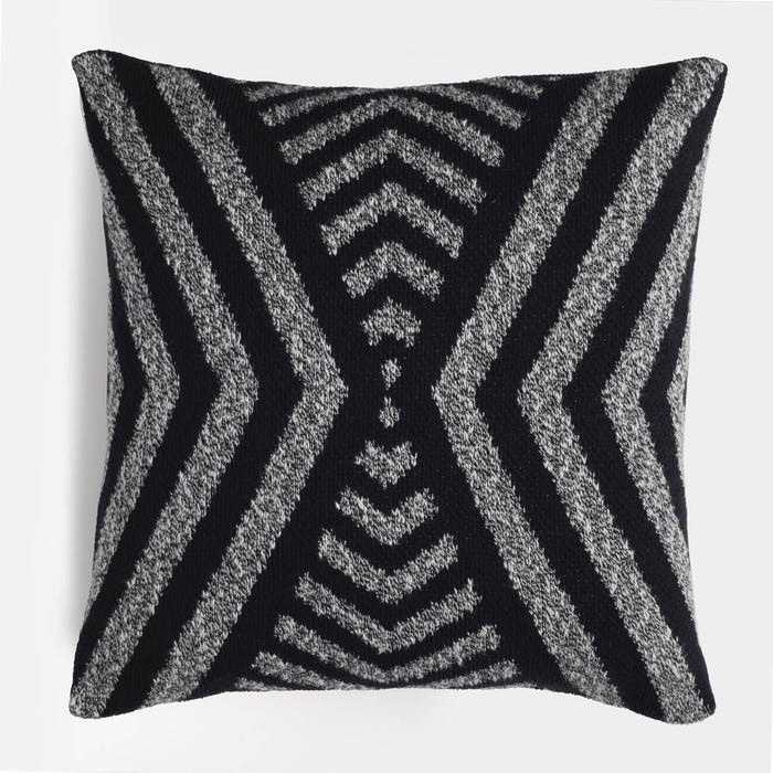 https://www.unisonhome.com/media/catalog/product/m/i/Milano_Black_Knit_Throw_Pillow_18x18_2.jpg?quality=80&fit=bounds&height=700&width=700&canvas=700:700