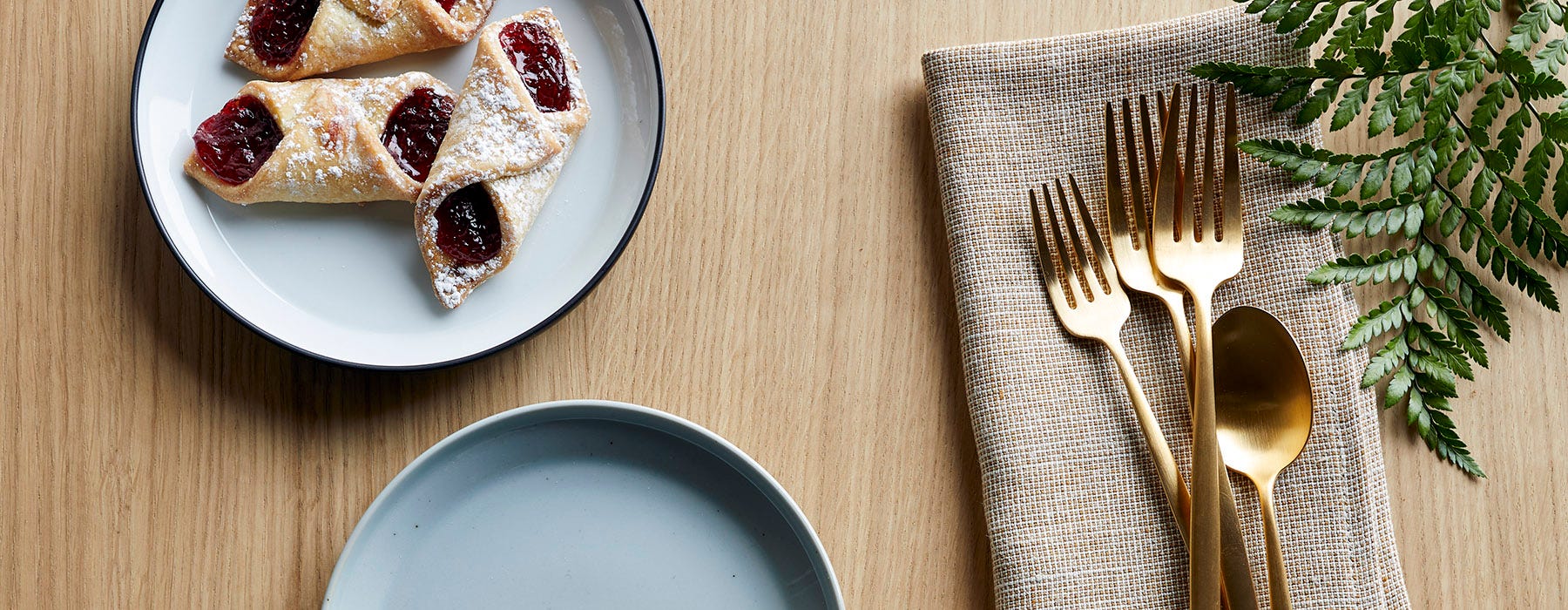 THE DINING COLLECTION